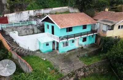 Casa à venda em abernéssia - opção de investimento para locações, são 2 casas com ótima localização.