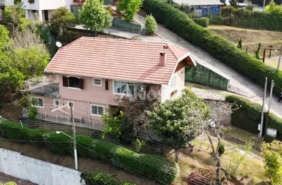 Casa em condomínio com vista magnífica - região muito tranquila! rodeada por natureza sem igual!