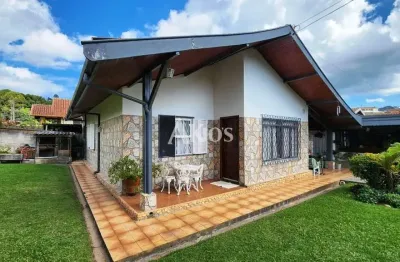 Casa à venda com ótima localização! - grande potencial de uso comercial e rendimento extra.