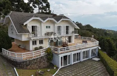 Majestosa residência no Parque Monterrey - Região muito tranquila! Rodeada por natureza sem igual!