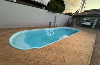 Chácara à venda em Hortolândia-SP, bairro Chácaras Assay: 3 quartos, 1 suíte, 2 salas, 3 banheiros, 300 m² de área. Aproveite!