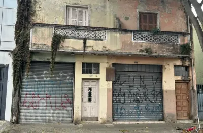 Prédio com 10x 35, com dois salões comercial, quatro dormitórios, duas cozinhas