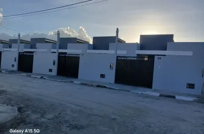 Lindas casas de 2/4 em rua publica ao lado da av; iguatemir.