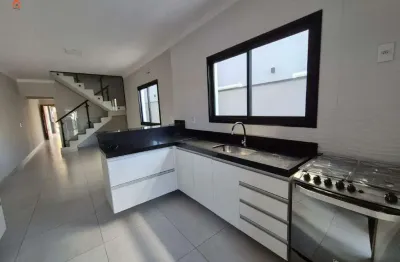 Venda: sobrado com planejados, 3 dorms, quintal amplo e preparação para ar-condicionado e boiler – no centro de indaiatuba