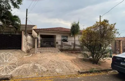 Casa com 3 quartos à venda na Rua Pioneiro Antônio Carnelossi, 565, Parque Hortência, Maringá por R$ 330.000