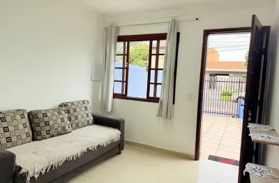Apartamento térreo 3 qtos com cara de casa, com jardim na frente e nos fundos