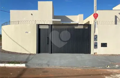 Casa à venda com 2 quartos em ipê, três lagoas - ms