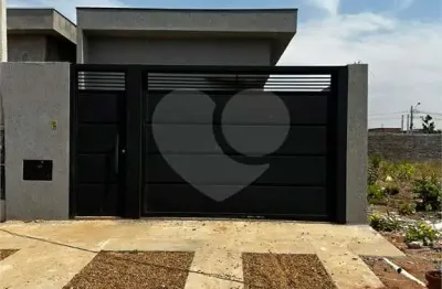 Casa à venda com 2 quartos em nova três lagoas, três lagoas - ms