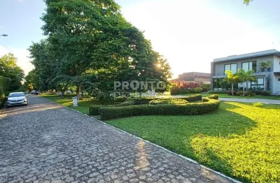 Excelente casa mobiliada em condomínio com 216,06m² de área construída, localizado em aldeia.