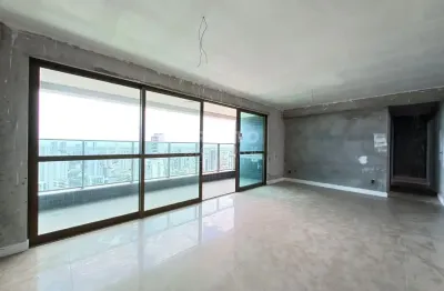 Apartamento de 123,00m² de área privativa  no bairro da torre.