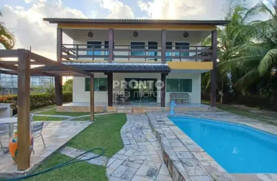 Casa exclusiva à venda em condomínio fechado em muro alto - porteira fechada