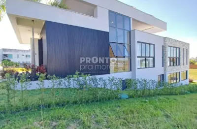 Casa de ampla mobiliada em condomínio fechado alphaville com 326m² de área privativa!!