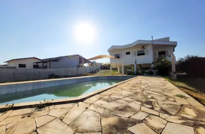 Casa com piscina e 3 suítes no village paineiras – pindamonhangaba