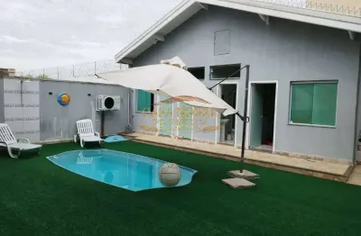 Casa com 3 quartos para alugar na Avenida Arnaldo Felipe Sbruzzi, Piracangaguá, Taubaté