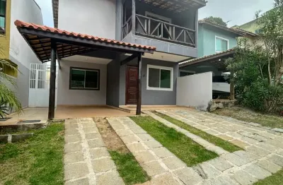 Casas para locação na granja dos cavaleiros em macaé/rj, 03 quartos com suíte e 2 vagas.