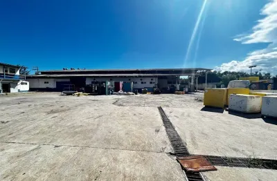 Galpão para locação no novo cavaleiros em macaé/rj, área 5.000m2, 3 galpões 400m2 cada e escritórios.