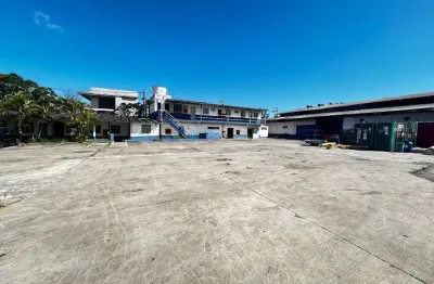 Galpão para locação no novo cavaleiros em macaé/rj, área 5.000m2, 3 galpões 400m2 cada e escritórios.