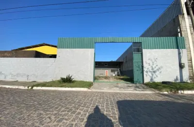 Galpão para locação no novo botafogo em macaé/rj, 120m2, área total 360m2, banheiros e escritório.