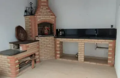 Casas para venda no verdes mares em macaé/rj, 02 quartos com suíte, 1 vaga, área gourmet.