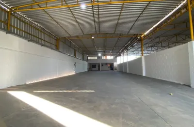 Galpão para locação na fronteira/barra em macaé/rj, 500m2, banheiros, copa e escritórios.