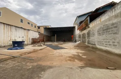 Galpão para locação no sol e mar em macaé/rj, 360m2 terreno, galpão e banheiro.