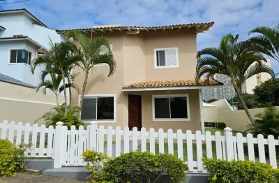 Casas para locação no alto da glória em macaé/rj, 03 quartos com suíte, 3 vagas, quintal amplo.