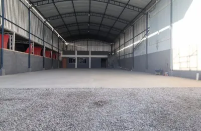 Galpão para locação no sol e mar em macaé/rj, 470m2, escritório e banheiros.