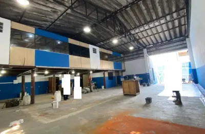 Galpão e loja para locação no campo d'oeste em macaé/rj, 300m2, banheiro, entrada p/ caminhão