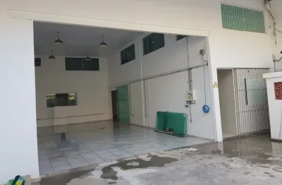 Galpão para venda ou locação no sol e mar em macaé/rj, 200m2, salas e banheiros.