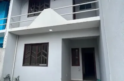 Casas para venda no sol e mar em macaé/rj, 03 quartos, 01 vaga, quintal e área gourmet.