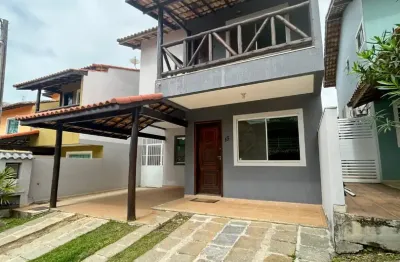 Casas para locação na granja dos cavaleiros, macaé/rj, 03 quartos com suíte, garagem, condomínio fechado.