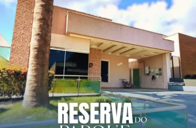Casa em condomínio fechado reserva do parque, ponta negra já com placas de energia solar e ponto pra carregamento de carro elétrico