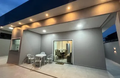 Linda casa pronta para morar, localizada em um dos bairros mais valorizados de manaus! parque 10 próximo ao csu