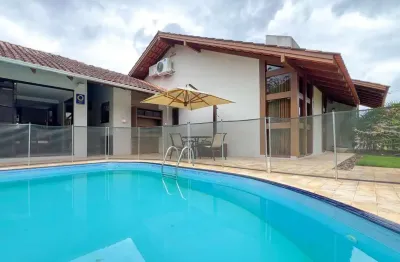 Casa mobiliada com piscina e área de festas no bairro velha ? blumenau.