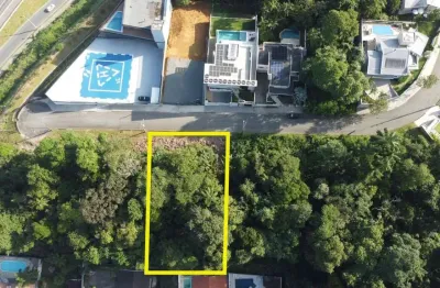 Amplo terreno em loteamento alto padrão no bairro velha pertinho do centro, venha conferir!