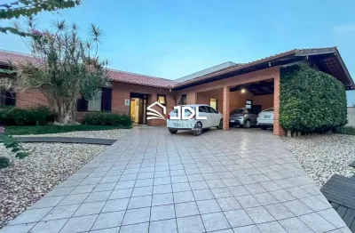 Espaçosa casa plana no bairro itoupava norte, a poucos minutos do centro.