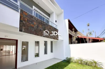 Sobrado de alto padrão! super bem localizado, 3 quartos sendo 1 suíte em blumenau (escola agrícola)