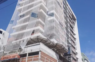 Vendo apartamento de alto padrão, situado na 3° quadra da praia de ponta verde, prédio em fase final de acabamento com sua entrega para dezembro de 2026.