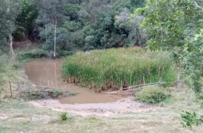 Lindo sítio piedade, 1,5 alqueires, bº dos buenos, 3,5 km asfalto, lago, mina, doc. ok, permuto.