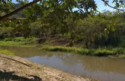 Linda chácara tapiraí, 800 m², 2,5 km asfalto, casa 3 quartos, rio no fundo, doc. ok.