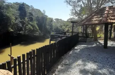 Linda chácara itapetininga, 450 m², moradores, 3 cômodos, rio, poço, deck, facilito