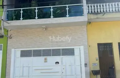 Sobrado com 4 quartos, sendo 1 suíte  sala, cozinha, banheiros são mais 2 , churrasqueira, lavanderia.