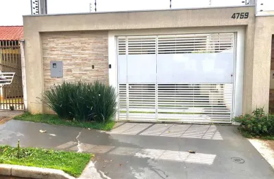 Casa dos sonhos com 3 suítes e excelente localização!