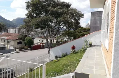 Casa espaçosa e bem localizada na zona oeste de poços de caldas - 3 dormitórios (1 suíte)