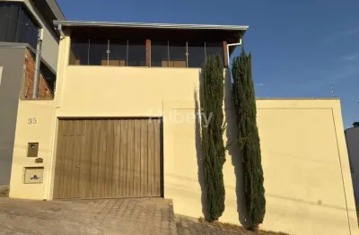 A casa que abraça o sol, o conforto e a oportunidade — a poucos passos da unifal!