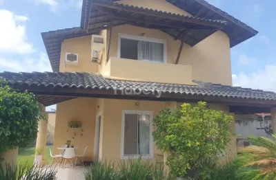 Casa duplex com 4 quartos, sendo uma suite, próximo ao calçadão da praia de vilas do atlântico.