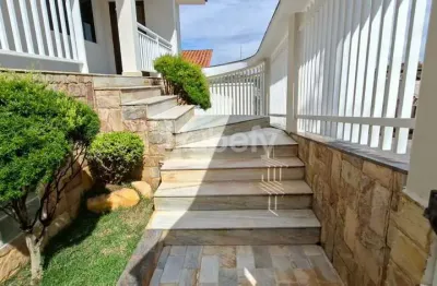 Casa ampla e sofisticada localizada em uma rua segura e tranquila, no vila verde