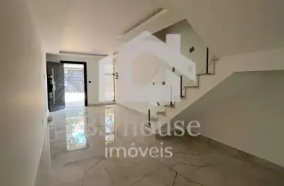 Sobrado 3 dormitórios, 2 suítes, 4 vagas de garagem