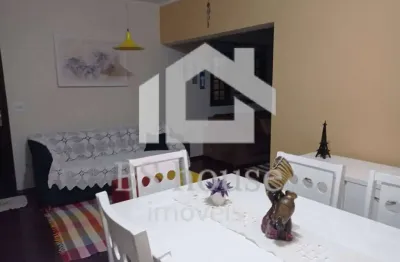 Casa assobradada com 3 dormitórios, 4 vagas à 5 minutos da carijós
