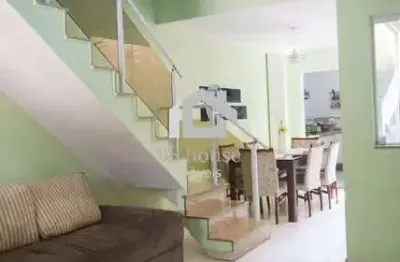 Sobrado com 137m², 3 dormitórios, sendo 1 suíte, 2 vagas